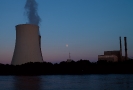 Monaufgang bei Atomkraftwerk
